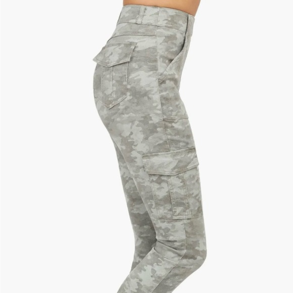 Spanx stretch twill ankle cargo pants - stone wash camo- Brand New With Tags - Picture 7 of 16